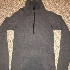 {Lightweight LULULEMON Long Sleeved 1/2 Zip!}